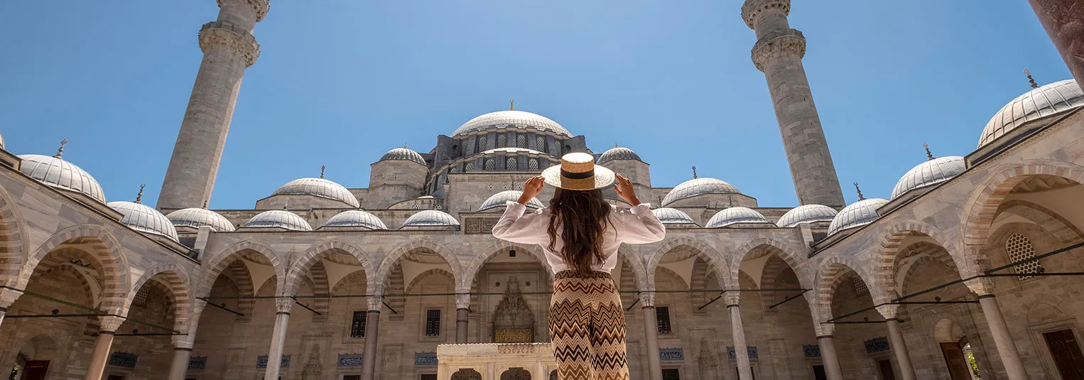 banner-exploring-istanbul-from-hagia-sophia-1